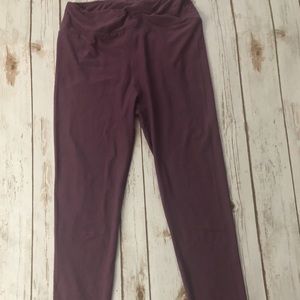 LuLaRoe OS One Size plum colored leggings.